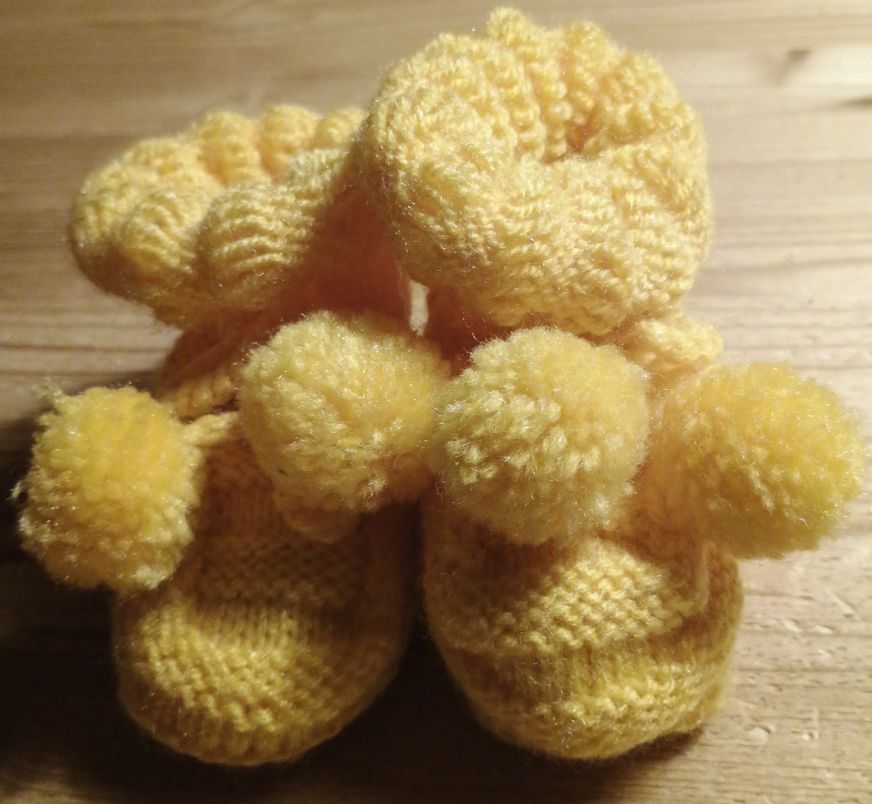 Baby Finkli, handgestrickt, gelb oder weiss, Unikate